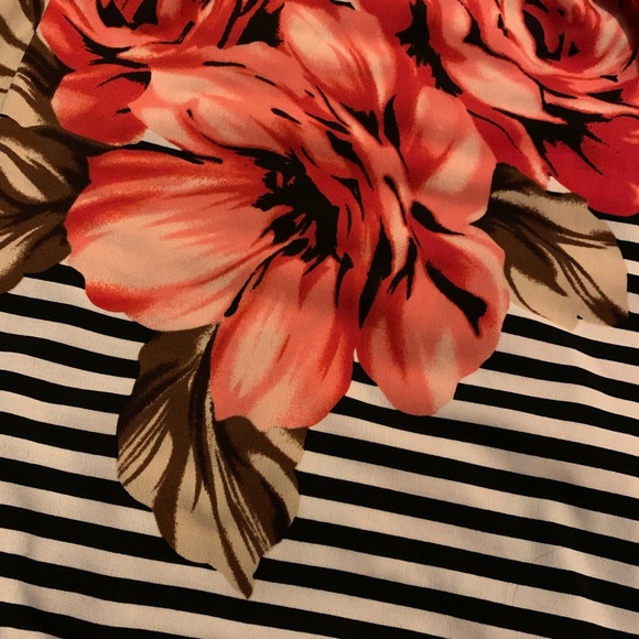 Cute Floral Striped Dress - Picture 3 of 3